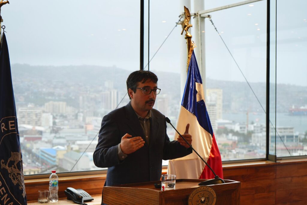 Senador latorre presenta propuesta de royalty portuario
